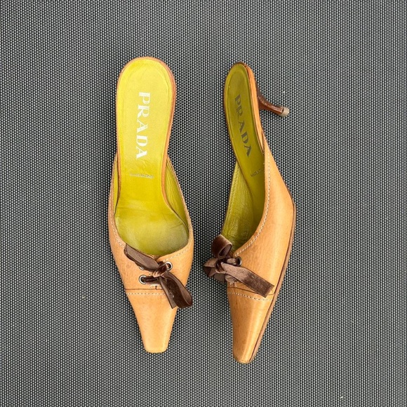 VINTAGE PRADA GORGEOUS LEATHER MULES! Size 37.5